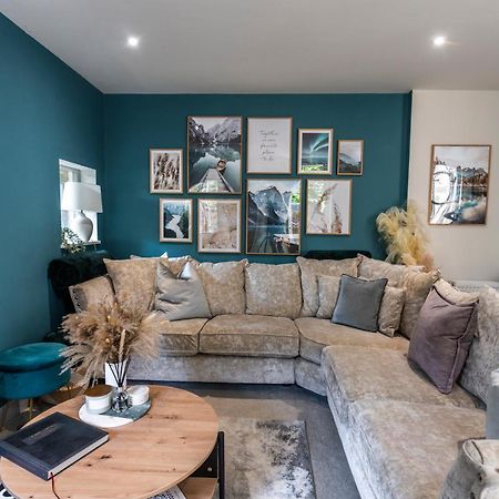 Spring Mount Huge Luxury Full Apartment- Harrogate Centre-Two Extremely Comfy Kingsize Bedrooms-Fully Equipped Modern Kitchen-Cosy Living Room With Huge Tv מראה חיצוני תמונה