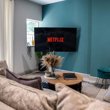 Spring Mount Huge Luxury Full Apartment- Harrogate Centre-Two Extremely Comfy Kingsize Bedrooms-Fully Equipped Modern Kitchen-Cosy Living Room With Huge Tv מראה חיצוני תמונה