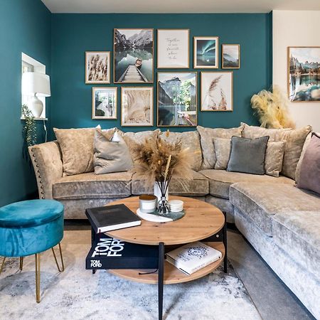 Spring Mount Huge Luxury Full Apartment- Harrogate Centre-Two Extremely Comfy Kingsize Bedrooms-Fully Equipped Modern Kitchen-Cosy Living Room With Huge Tv מראה חיצוני תמונה