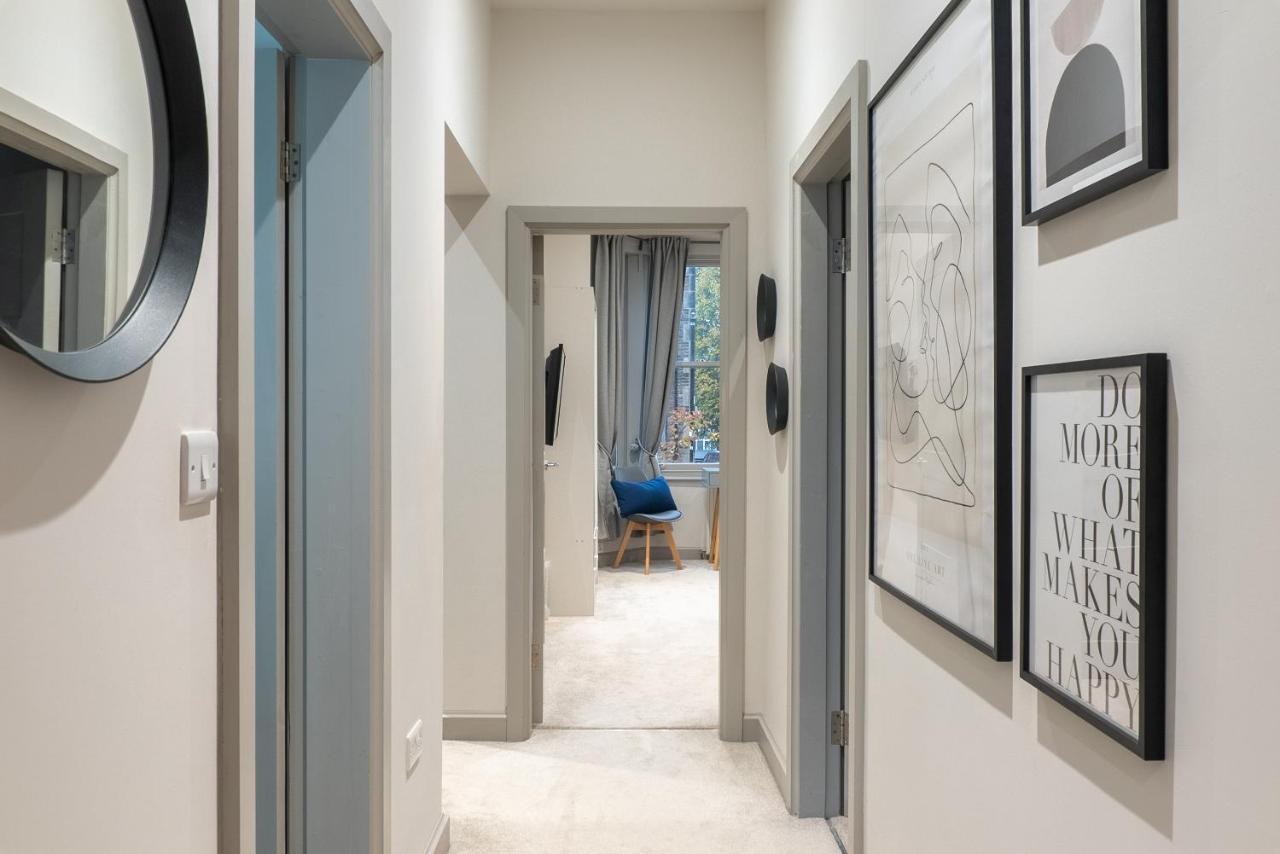Spring Mount Huge Luxury Full Apartment- Harrogate Centre-Two Extremely Comfy Kingsize Bedrooms-Fully Equipped Modern Kitchen-Cosy Living Room With Huge Tv מראה חיצוני תמונה