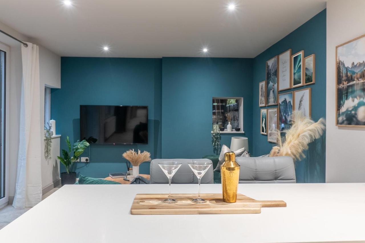 Spring Mount Huge Luxury Full Apartment- Harrogate Centre-Two Extremely Comfy Kingsize Bedrooms-Fully Equipped Modern Kitchen-Cosy Living Room With Huge Tv מראה חיצוני תמונה