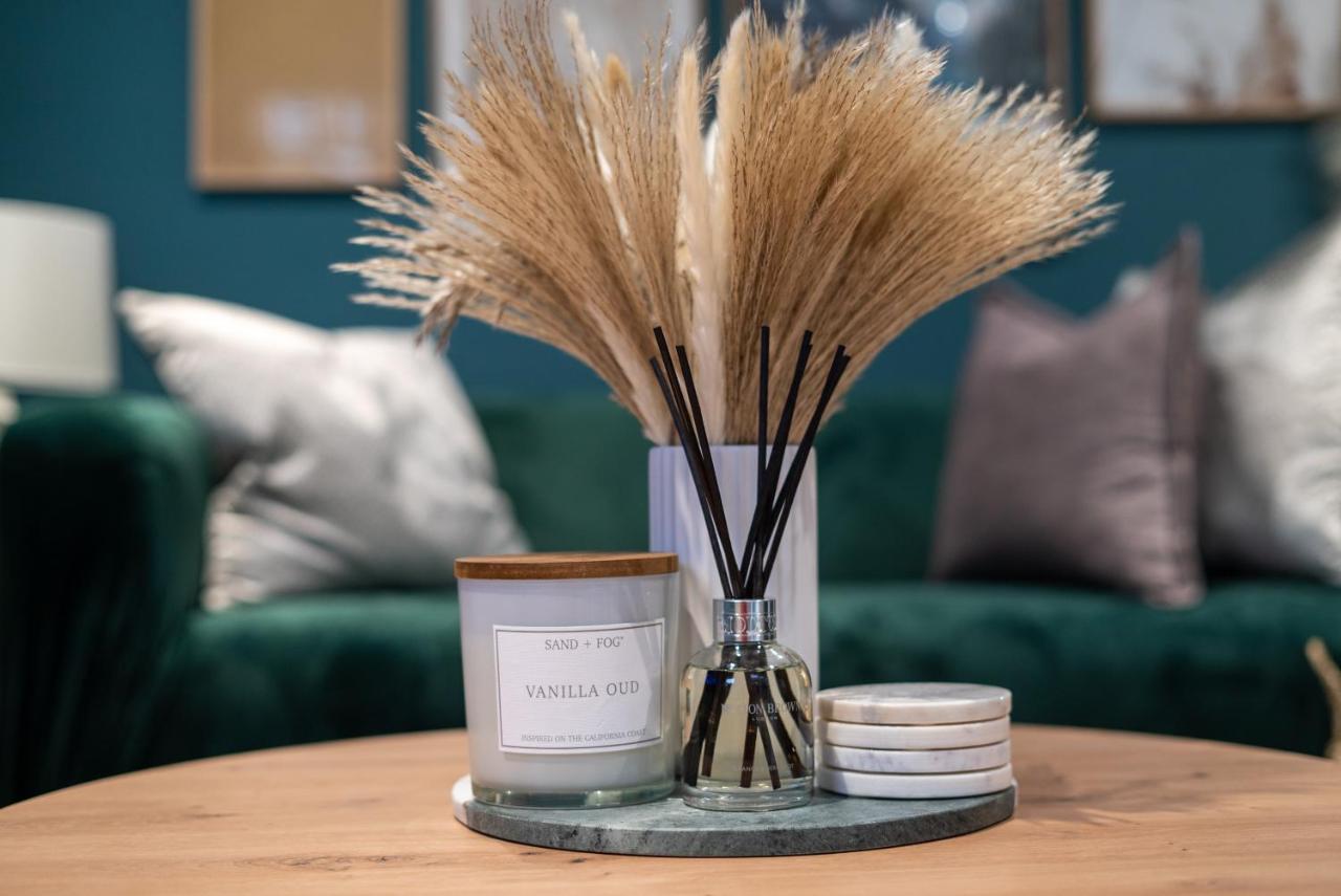 Spring Mount Huge Luxury Full Apartment- Harrogate Centre-Two Extremely Comfy Kingsize Bedrooms-Fully Equipped Modern Kitchen-Cosy Living Room With Huge Tv מראה חיצוני תמונה