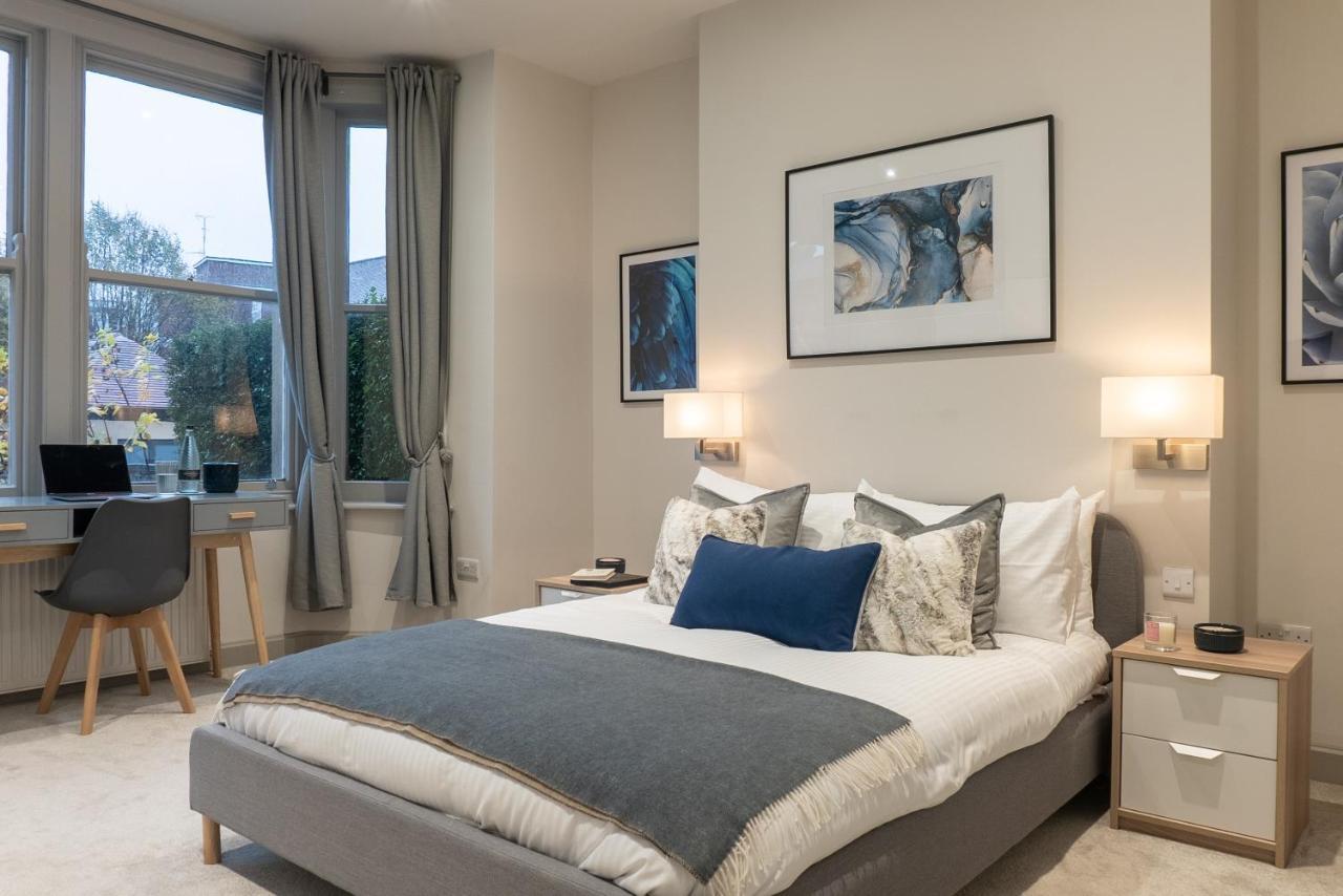 Spring Mount Huge Luxury Full Apartment- Harrogate Centre-Two Extremely Comfy Kingsize Bedrooms-Fully Equipped Modern Kitchen-Cosy Living Room With Huge Tv מראה חיצוני תמונה