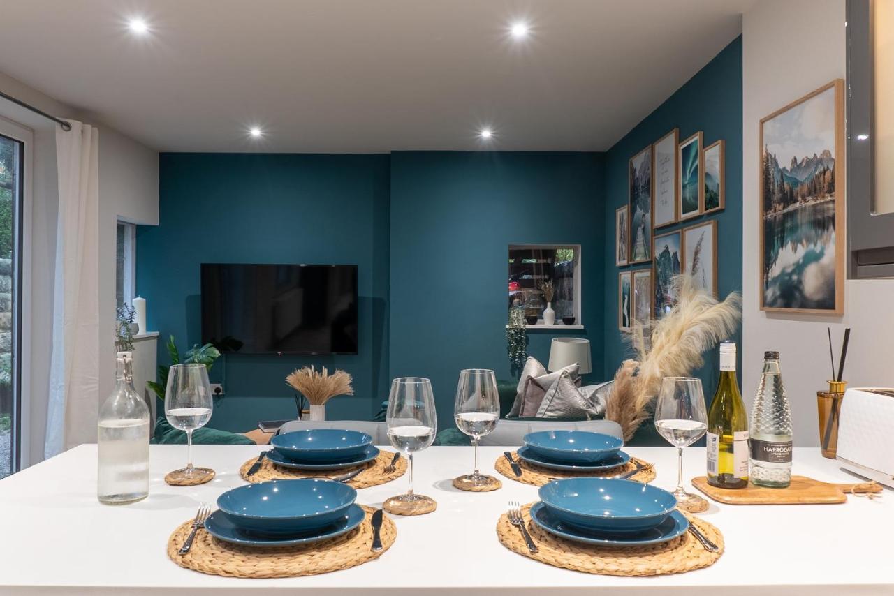 Spring Mount Huge Luxury Full Apartment- Harrogate Centre-Two Extremely Comfy Kingsize Bedrooms-Fully Equipped Modern Kitchen-Cosy Living Room With Huge Tv מראה חיצוני תמונה