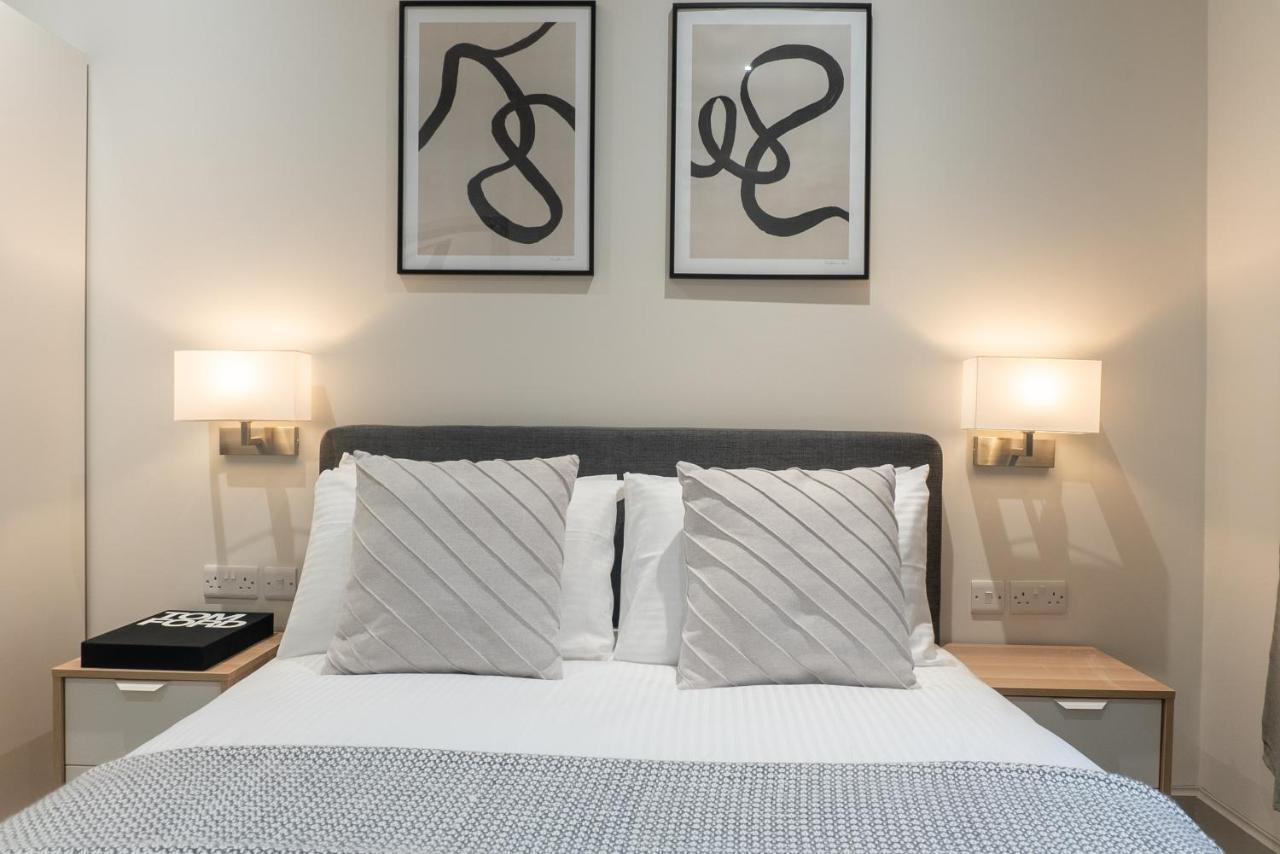 Spring Mount Huge Luxury Full Apartment- Harrogate Centre-Two Extremely Comfy Kingsize Bedrooms-Fully Equipped Modern Kitchen-Cosy Living Room With Huge Tv מראה חיצוני תמונה