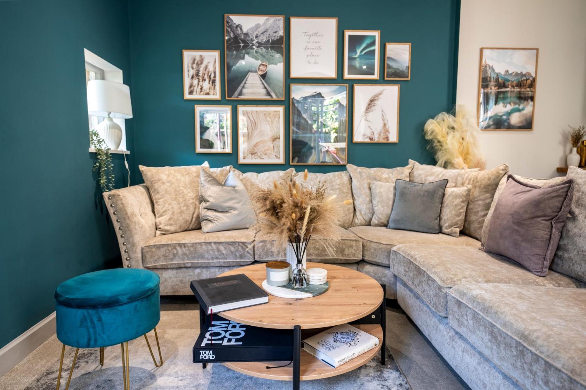 Spring Mount Huge Luxury Full Apartment- Harrogate Centre-Two Extremely Comfy Kingsize Bedrooms-Fully Equipped Modern Kitchen-Cosy Living Room With Huge Tv מראה חיצוני תמונה