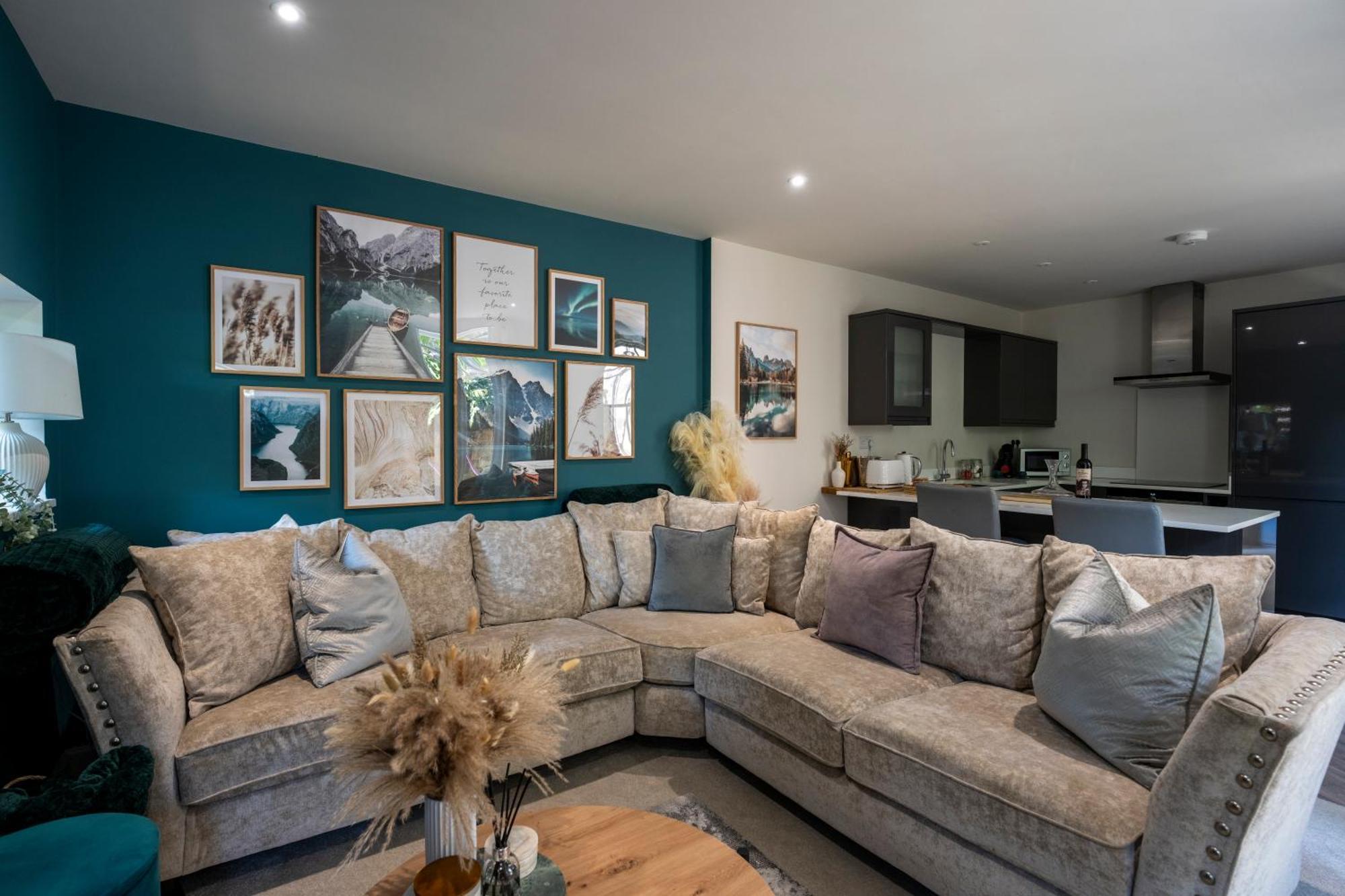 Spring Mount Huge Luxury Full Apartment- Harrogate Centre-Two Extremely Comfy Kingsize Bedrooms-Fully Equipped Modern Kitchen-Cosy Living Room With Huge Tv מראה חיצוני תמונה
